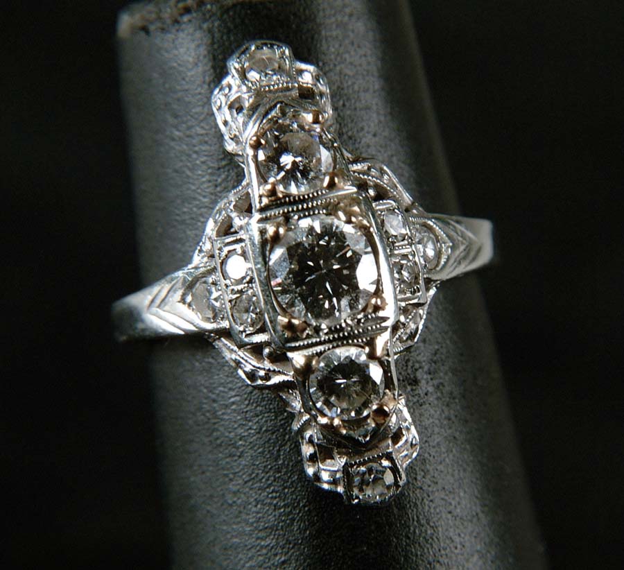 Appraisal: K DIAMOND RING Beautiful k white gold ladies ring is