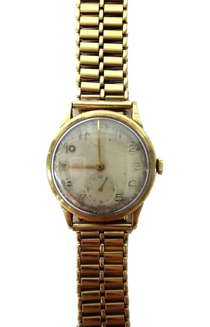 Appraisal: A gentleman's ct gold circular cased wristwatch with a jewelled