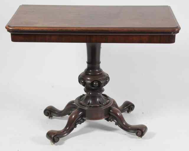 Appraisal: An early Victorian mahogany tea table the top with moulded