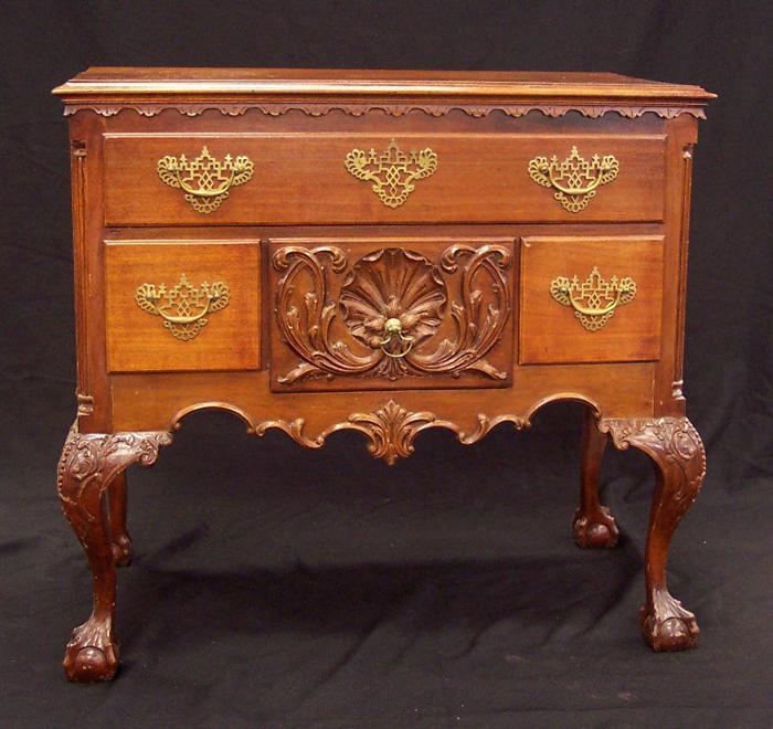 Appraisal: Mahognay Philadelphia Chippendale style lowboy shell carved cabriole legs with