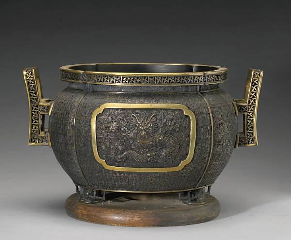 Appraisal: A large cast bronze censer Taisho Showa Period Of bomb