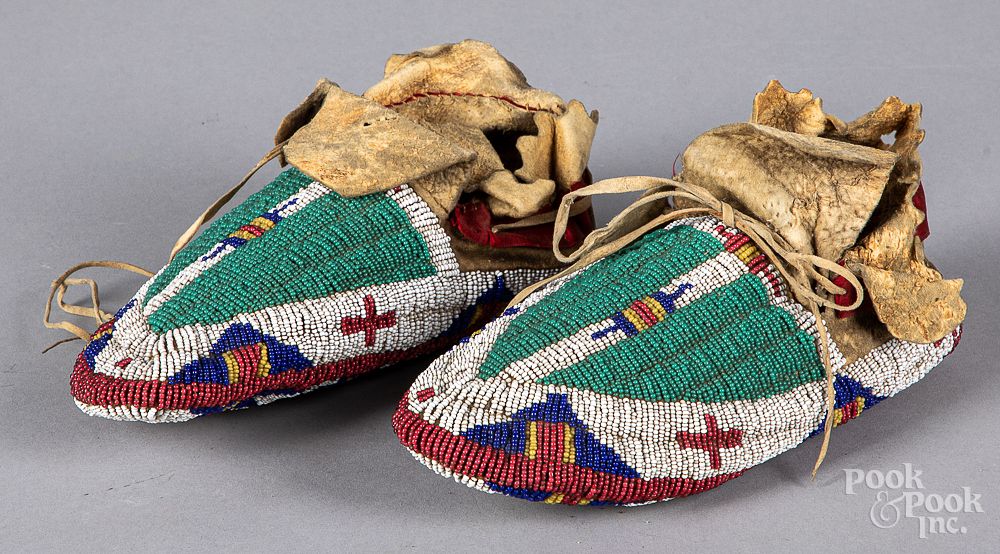 Appraisal: Pair of Sioux Indian type beaded child's moccasin Pair of