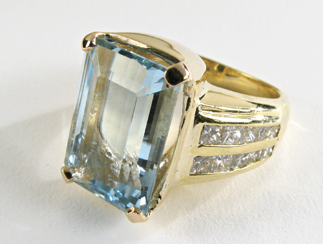 Appraisal: AQUAMARINE AND EIGHTEEN KARAT GOLD RING centering an emerald-cut aquamarine