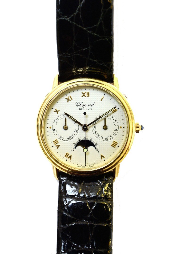 Appraisal: A gentleman's circular cased Chopard Luna D'oro calendar quartz wristwatch