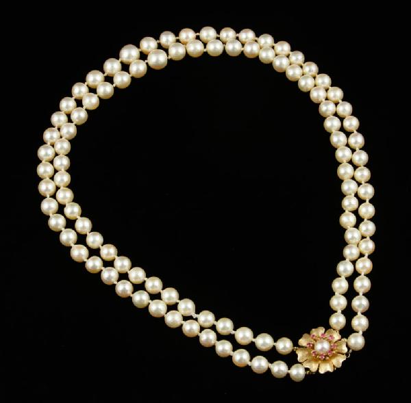 Appraisal: - Fine Ladies' Double Strand Pearl Necklace Ladies' double strand