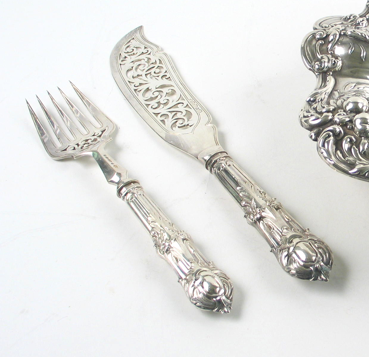 Appraisal: PAIR OF QUALITY ENGLISH ELECTROPLATED SILVER FISH SET Elkington Co