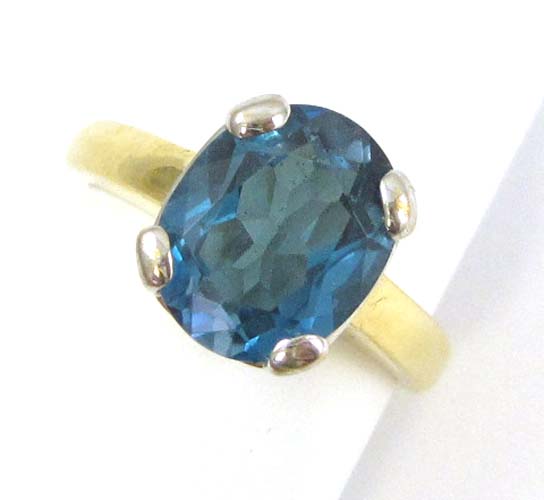 Appraisal: BLUE TOPAZ AND EIGHTEEN KARAT GOLD RING set with an