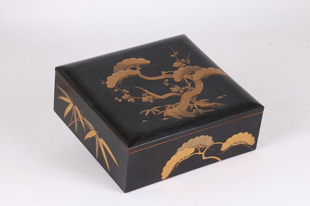 Appraisal: A Japanese lacquer box A Japanese lacquer box measuring inches