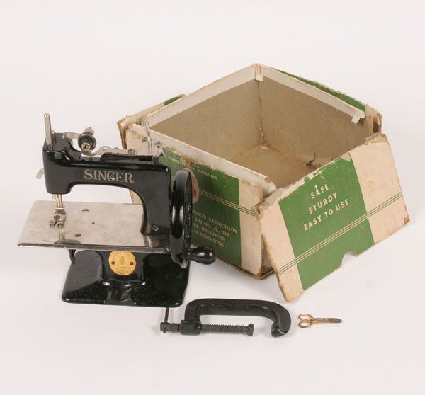 Appraisal: Singer toy sewing machine Model w box clamp scissors gilt