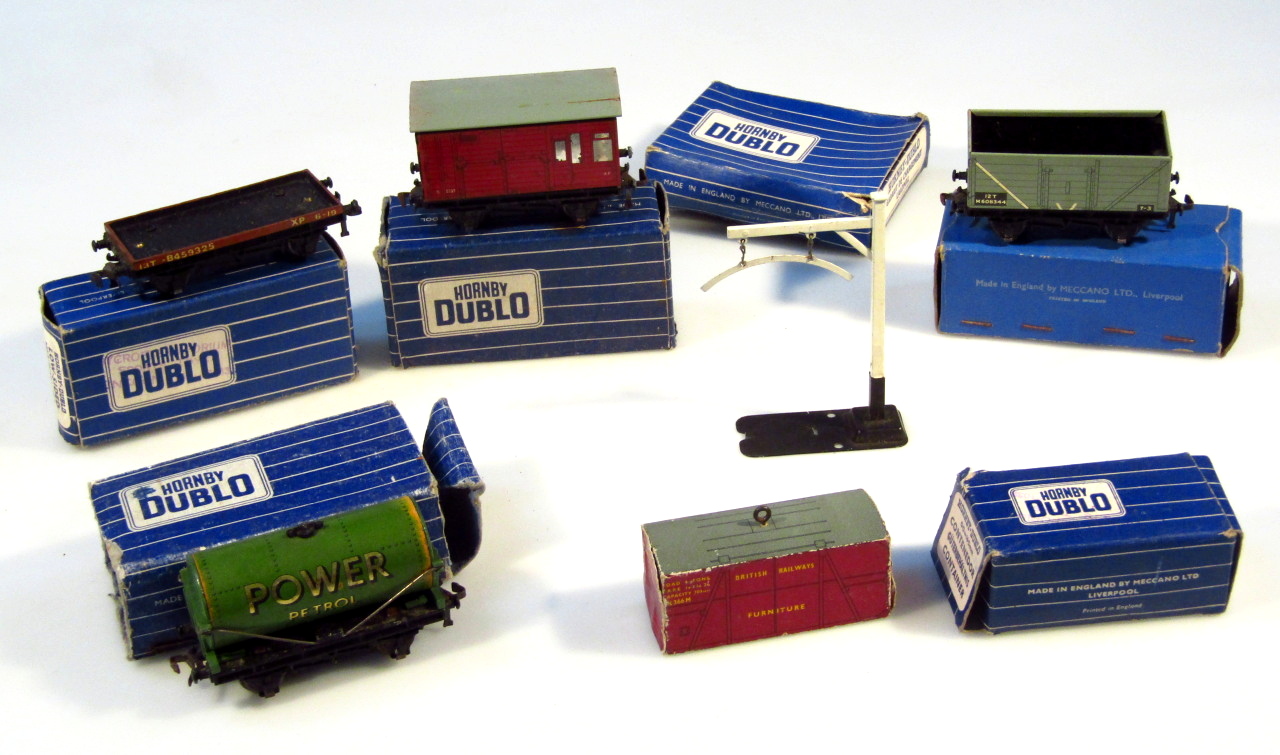 Appraisal: Various Hornby Dublo OO-gauge accessories green tank wagon horsebox D