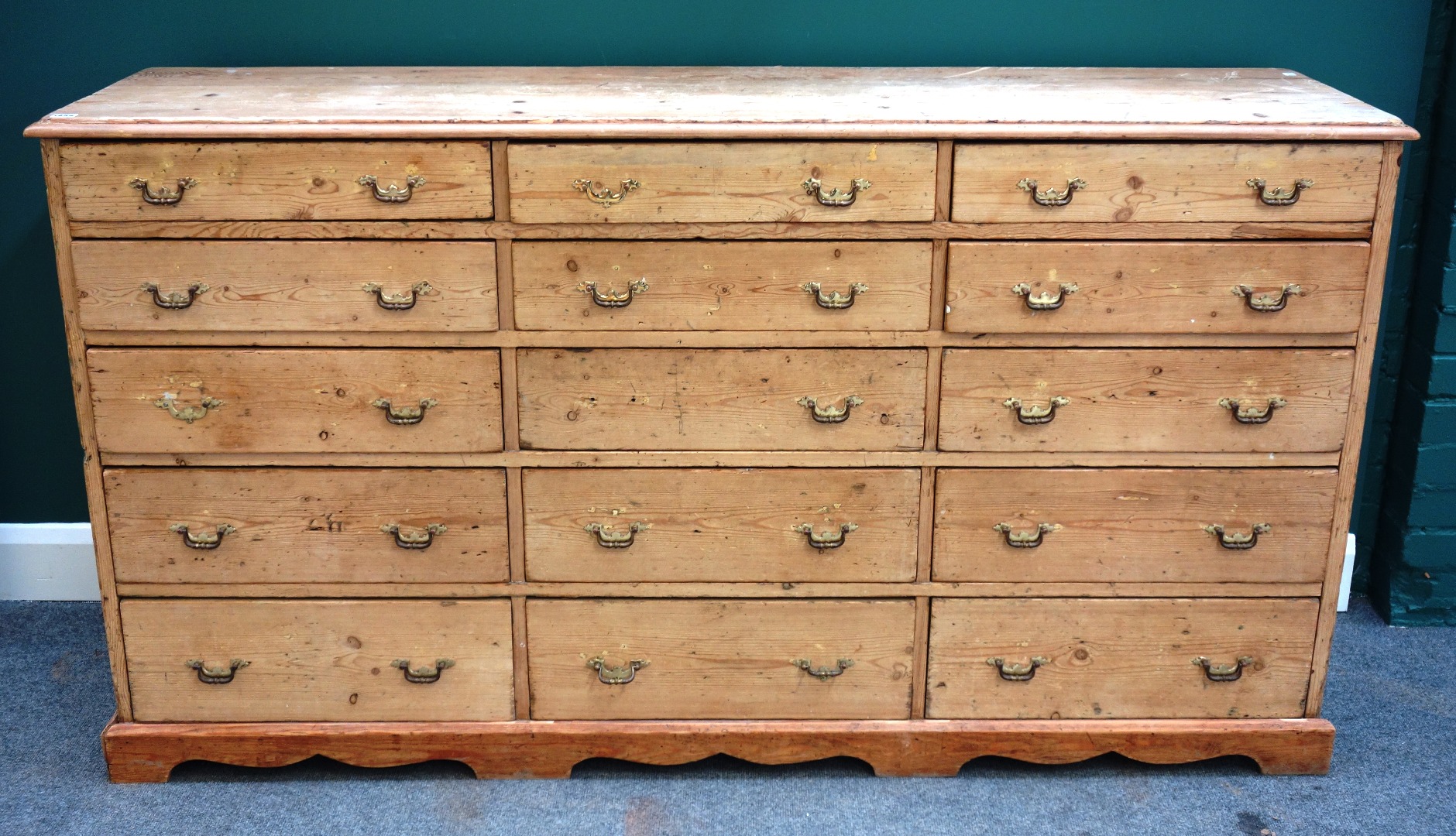 Appraisal: A Victorian pine bank of three rows of five graduated