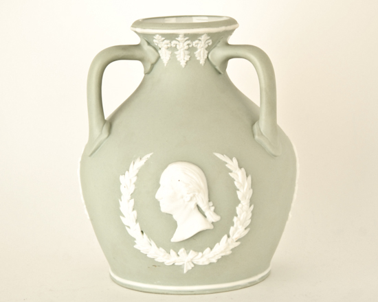 Appraisal: Wedgwood Jasperware Vase with Thomas Jefferson and Abraham Lincoln Figures