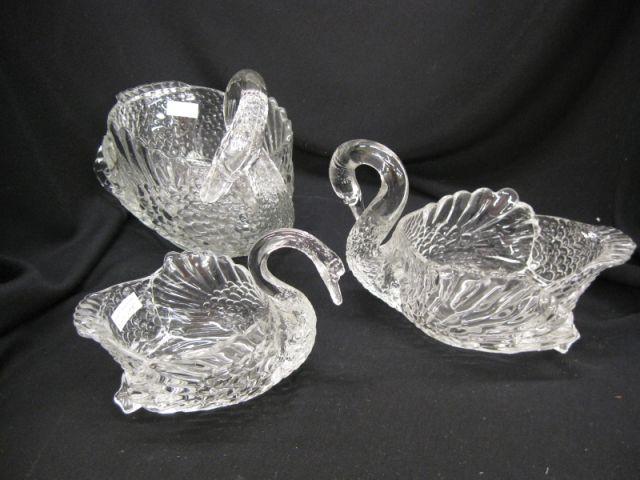 Appraisal: Set of Cambridge Glass Swan Planters graduated to tall excellent