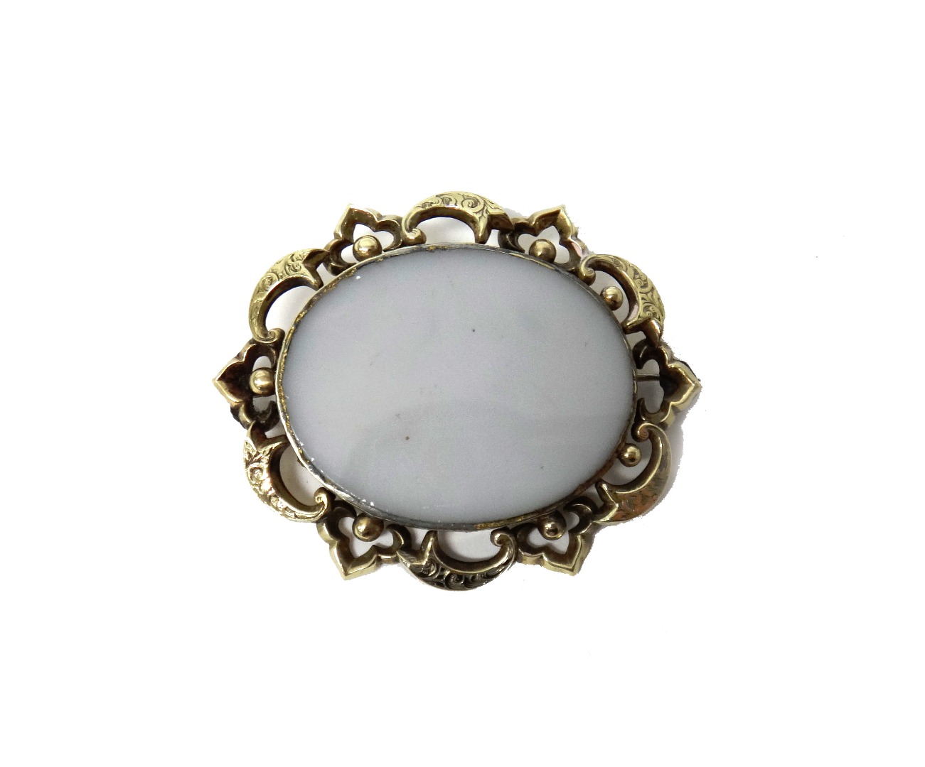 Appraisal: A Victorian shaped oval brooch the centre with a locket