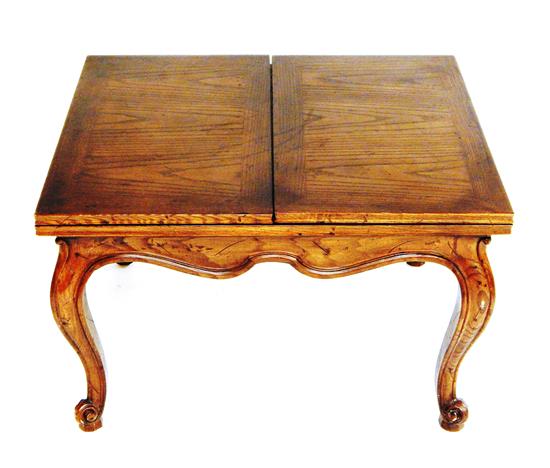 Appraisal: Coffee table with two flip leaf extendable top th C