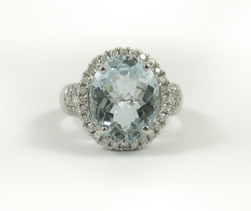 Appraisal: AQUAMARINE AND FOURTEEN KARAT WHITE GOLD RING with round-cut diamonds