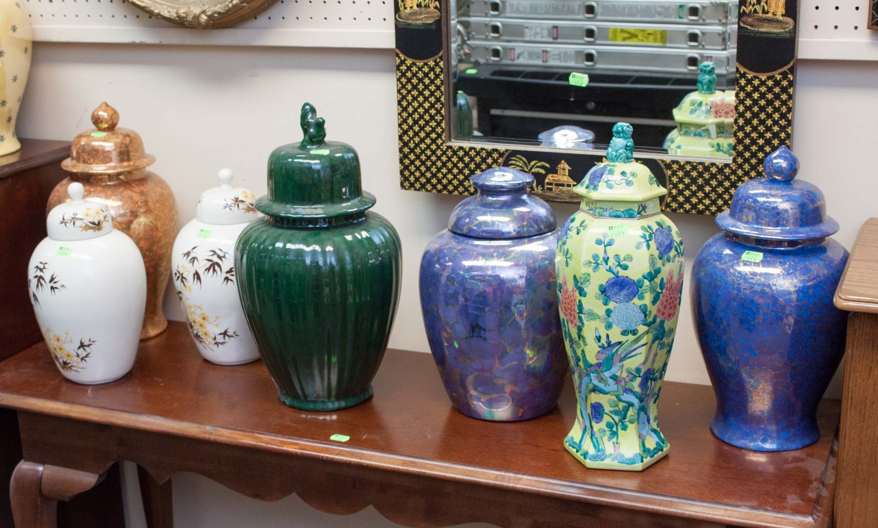 Appraisal: Assorted contemporary oriental lidded jars