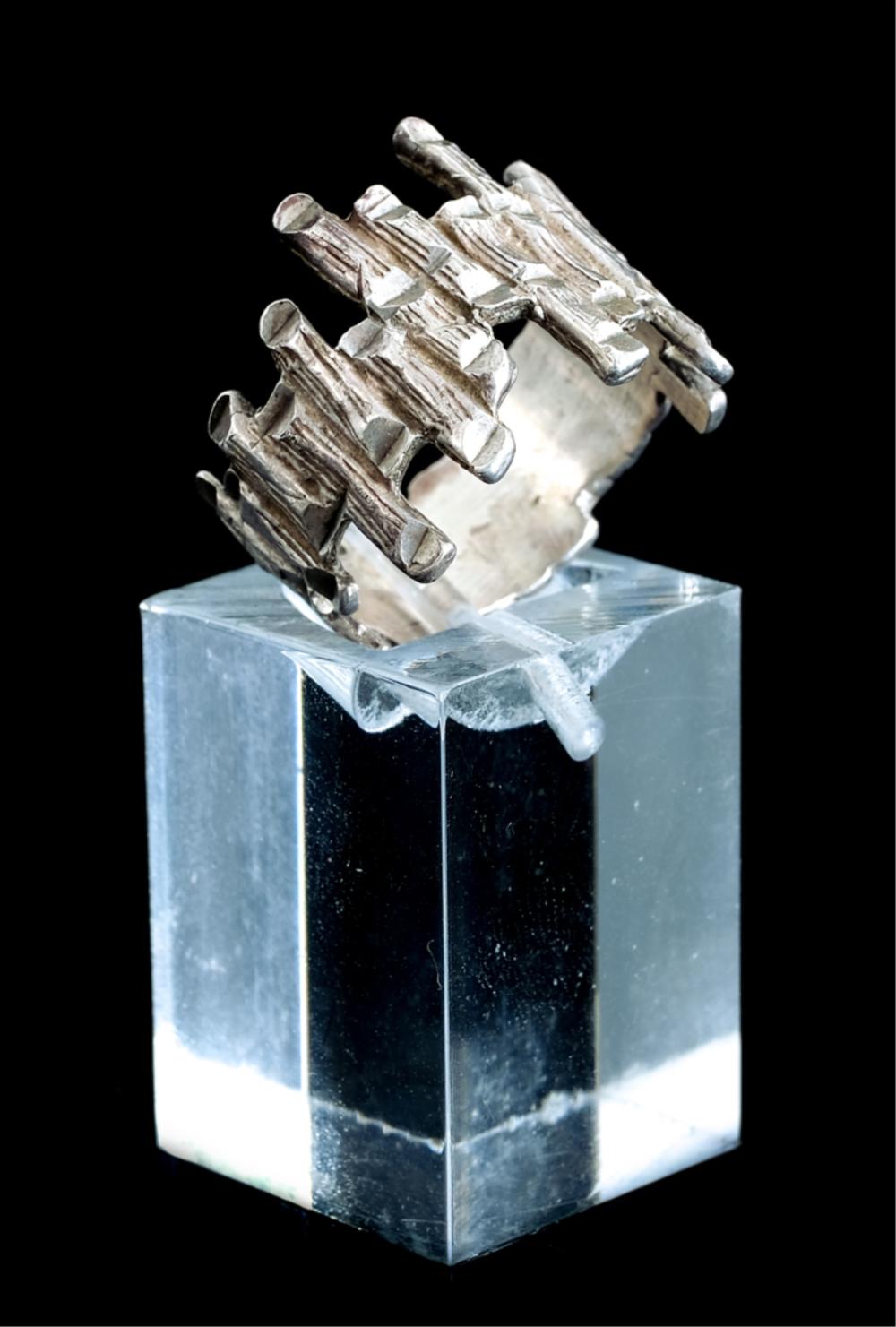 Appraisal: K WHITE GOLD BRUTALIST STYLE RING SIZE k white gold