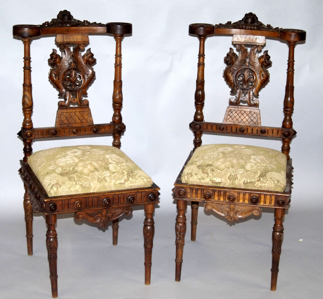 Appraisal: A pair of Continental walnut prie dieu chairs thC the