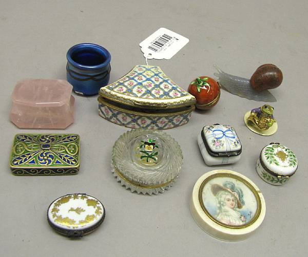 Appraisal: An assembled grouping of eight miniature boxes and small decorations