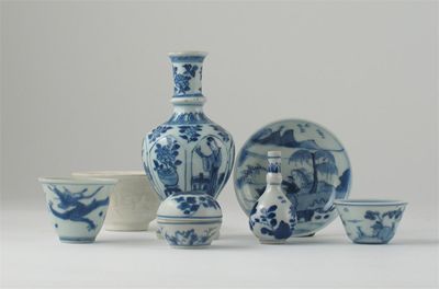 Appraisal: Two Chinese blue and white vases a box and cover