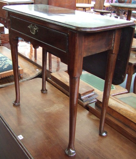 Appraisal: A Victorian mahogany drop flap side table with single frieze