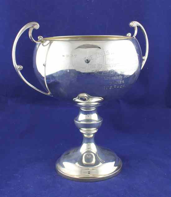 Appraisal: A George V silver two handled boxing presentation trophy cup