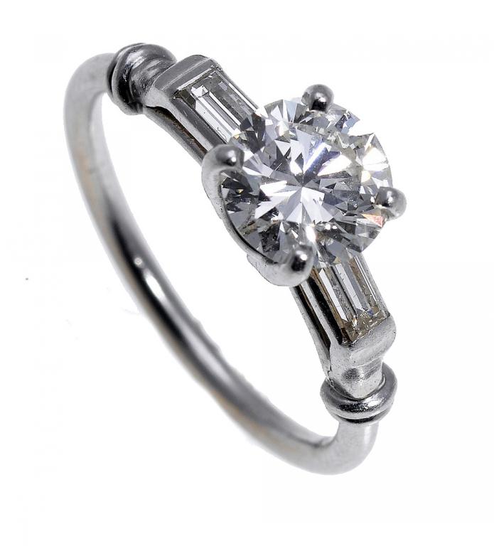 Appraisal: A DIAMOND SOLITAIRE RING the round brilliant cut diamond weighing