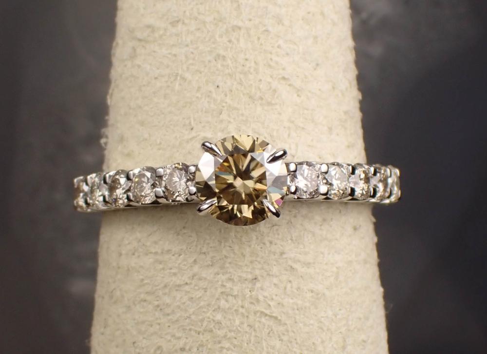 Appraisal: MOISSANITE DIAMOND AND EIGHTEEN KARAT GOLD RING The k white