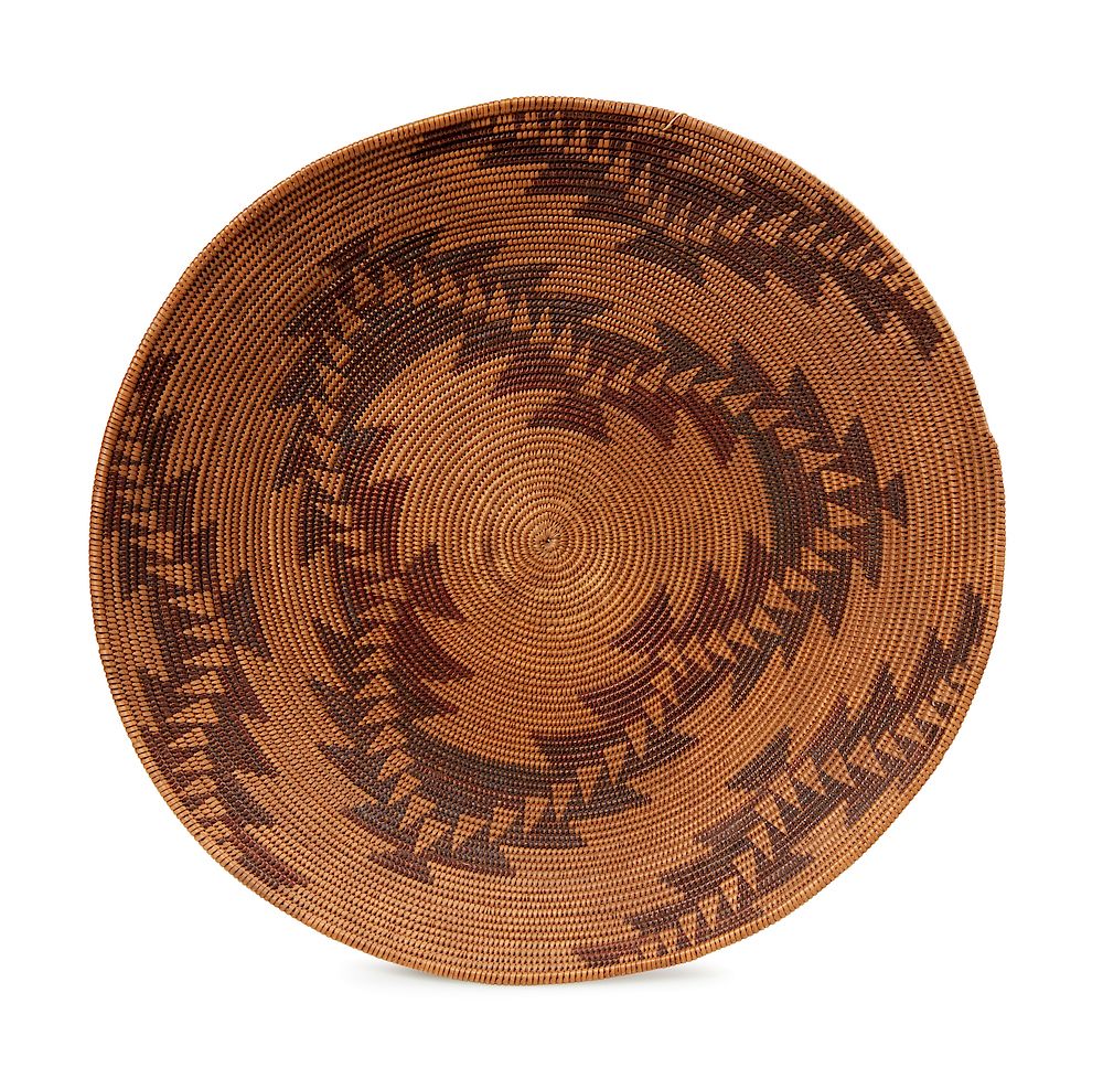 Appraisal: Maidu Tray Maidu tray with geometric decoration Dimensions h x