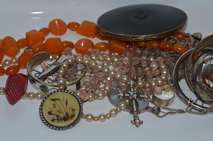 Appraisal: A BAG OF ASSORTED JEWELLERY INCLUDING VINTAGE ORANGE NECKLACE STERLING