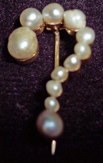 Appraisal: A seed pearl brooch designed as a question mark the