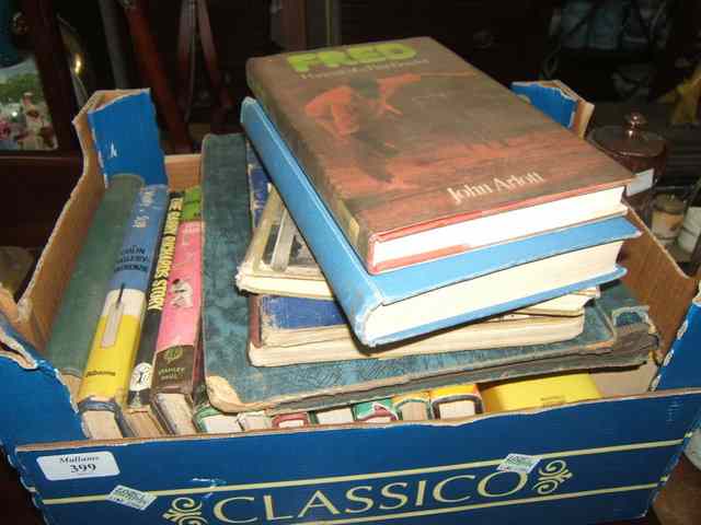 Appraisal: A QUANTITY OF CRICKETING RELATED BOOKS AND EPHEMERA to include