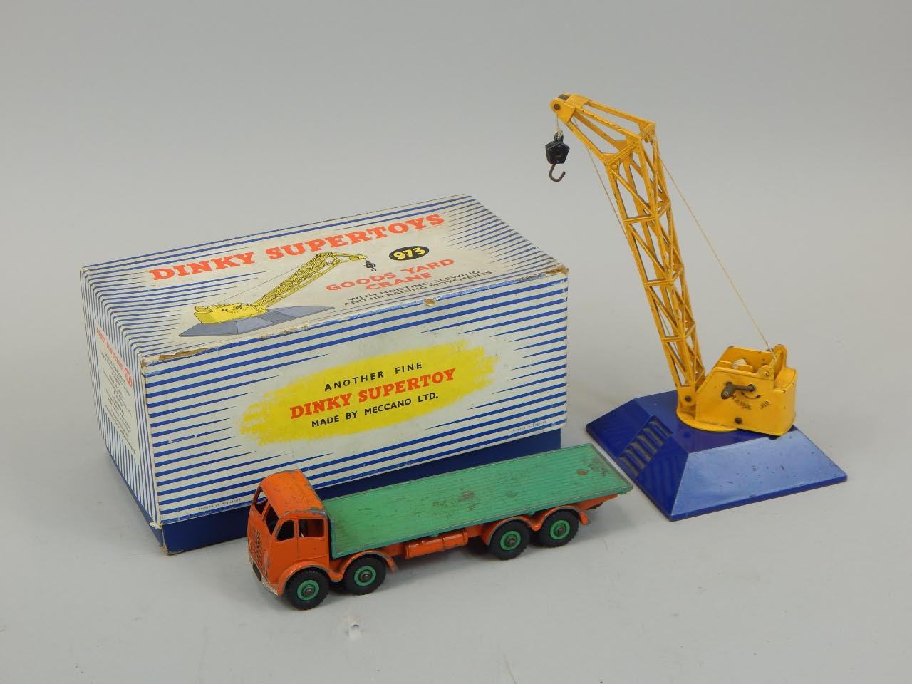 Appraisal: A Dinky Supertoys goods yard crane No in original box