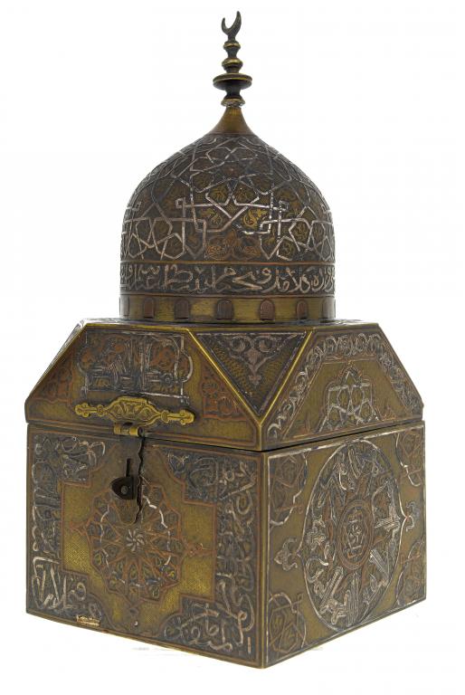 Appraisal: A CAIRO WARE BRASS BOX of square shape the lid