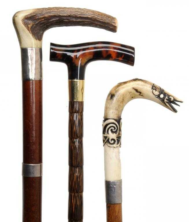 Appraisal: AN CT GOLD-MOUNTED BAMBOO WALKING CANE with tortoiseshell tau handle