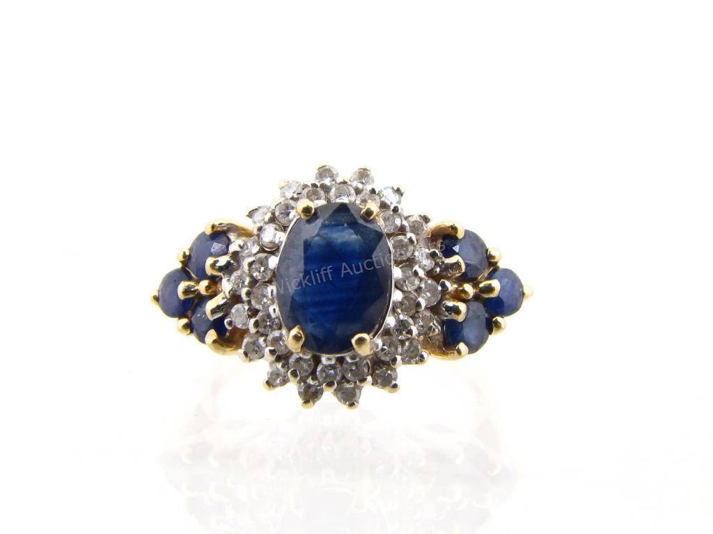 Appraisal: A K yellow gold ring with an oval center sapphire