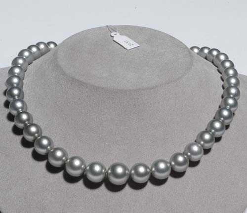 Appraisal: PEARL NECKLACE White gold fastener Elegant necklace consisting of graduated