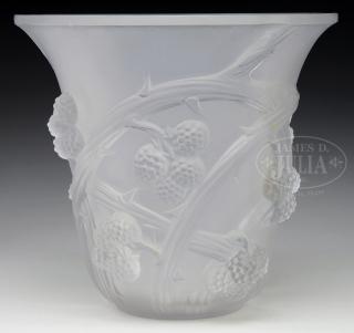 Appraisal: R LALIQUE MURES VASE R LALIQUE MURES VASE The vase