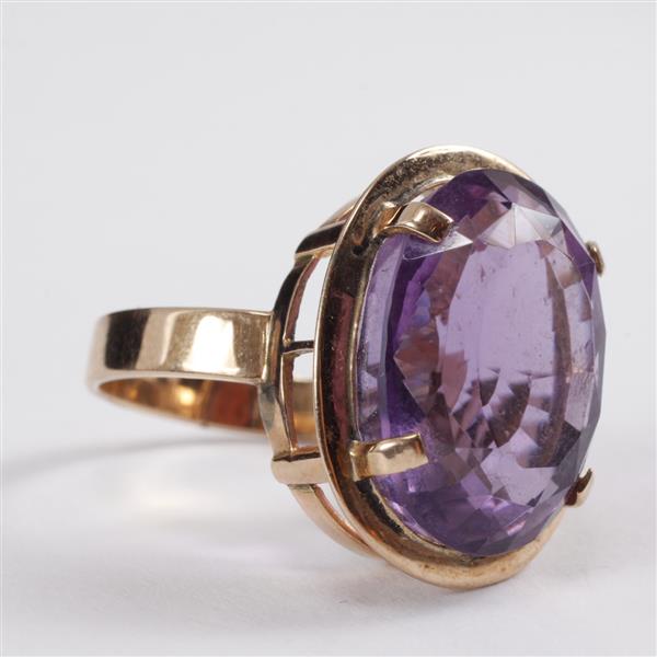 Appraisal: Yellow gold k amethyst estate ring dwt Ring Size