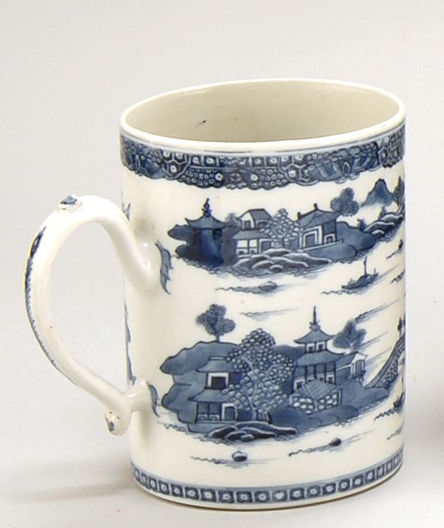 Appraisal: BLUE AND WHITE CHINESE EXPORT PORCELAIN MUG Second Quarter of