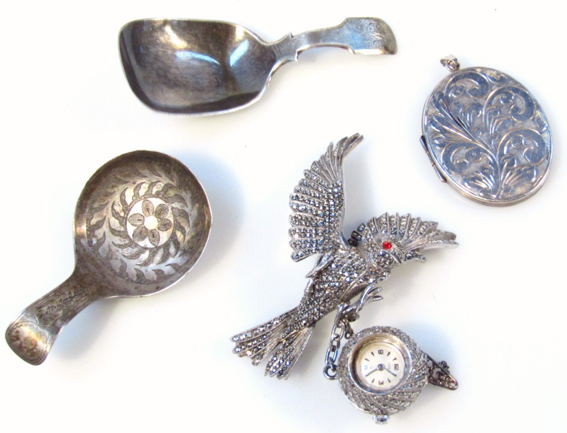 Appraisal: Various silver white metal etc to include a Georgian caddy