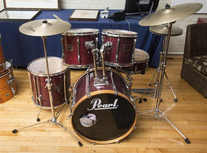 Appraisal: Pearl Drum Set Estimate -