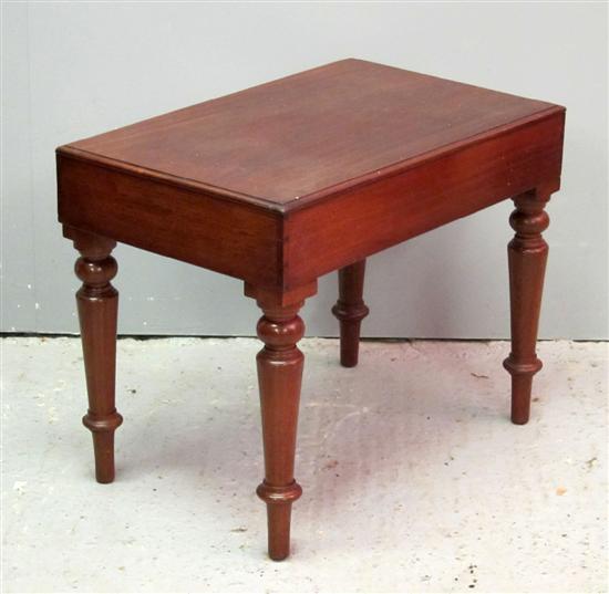 Appraisal: th century mahogany commode with removable top on turned tapering