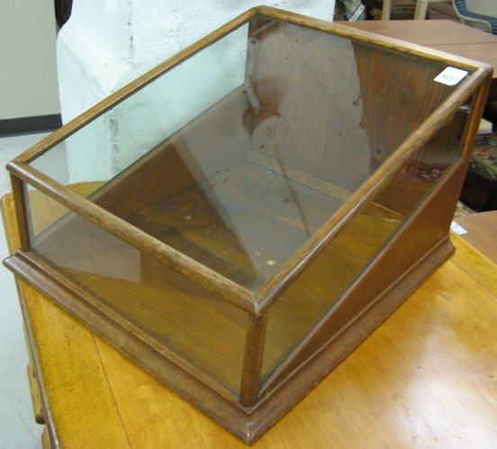 Appraisal: SMALL OAK AND GLASS COUNTER-TOP DISPLAY CASE American c having