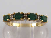 Appraisal: A yellow metal tests carat gold emerald ring