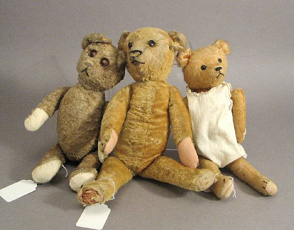 Appraisal: European Bear Grouping Ensemble of three European bears two measuring