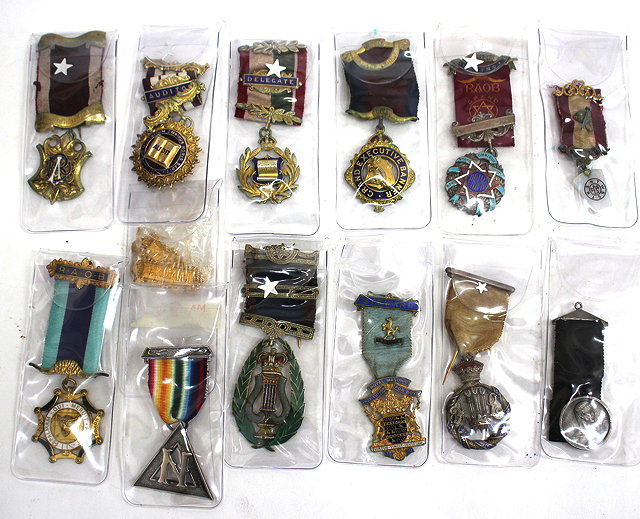 Appraisal: A LARGE COLLECTION OF EARLY TH CENTURY MASONIC MEDALS some