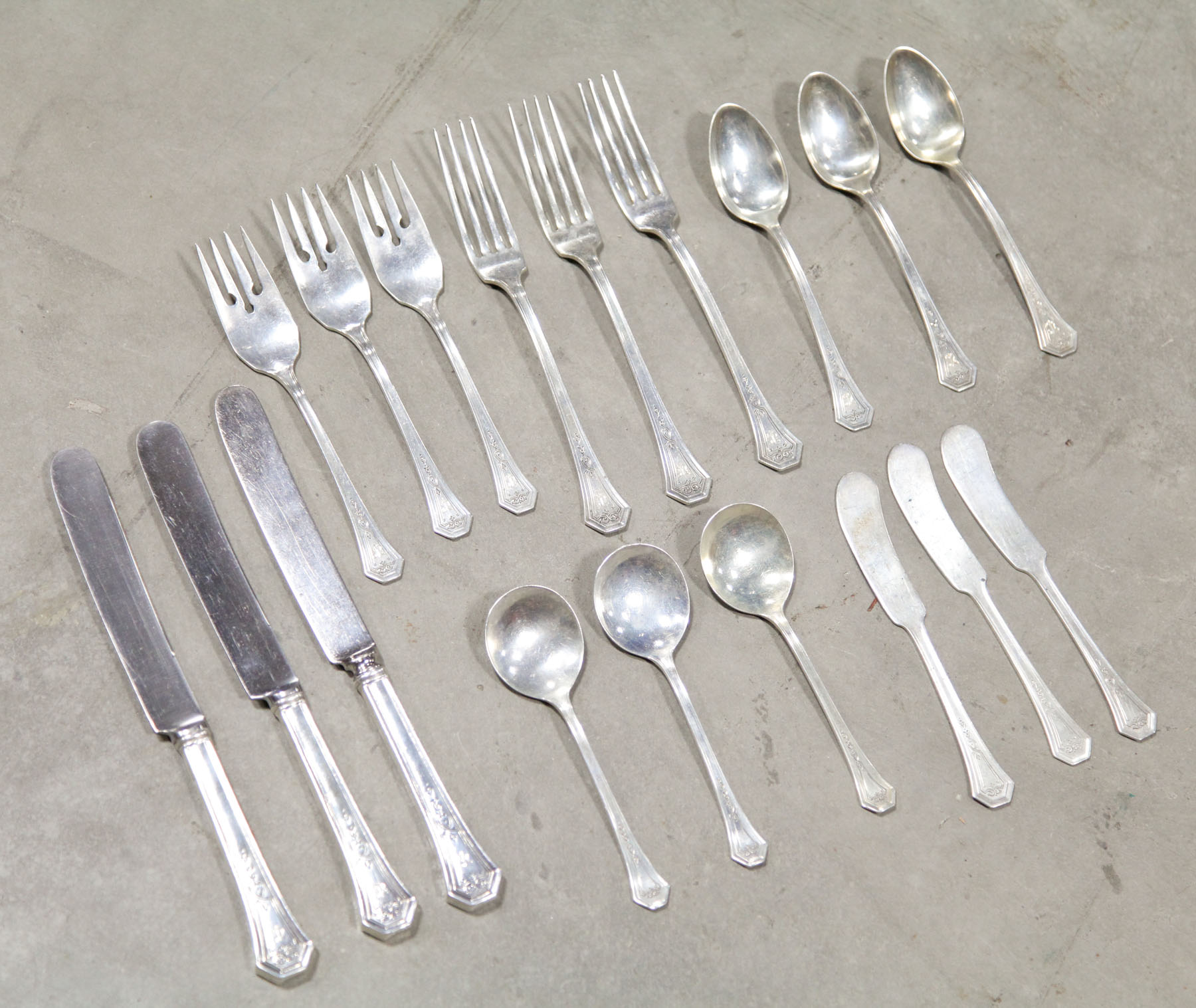 Appraisal: SET OF REED BARTON STERLING SILVER FLATWARE Massachusetts mid th