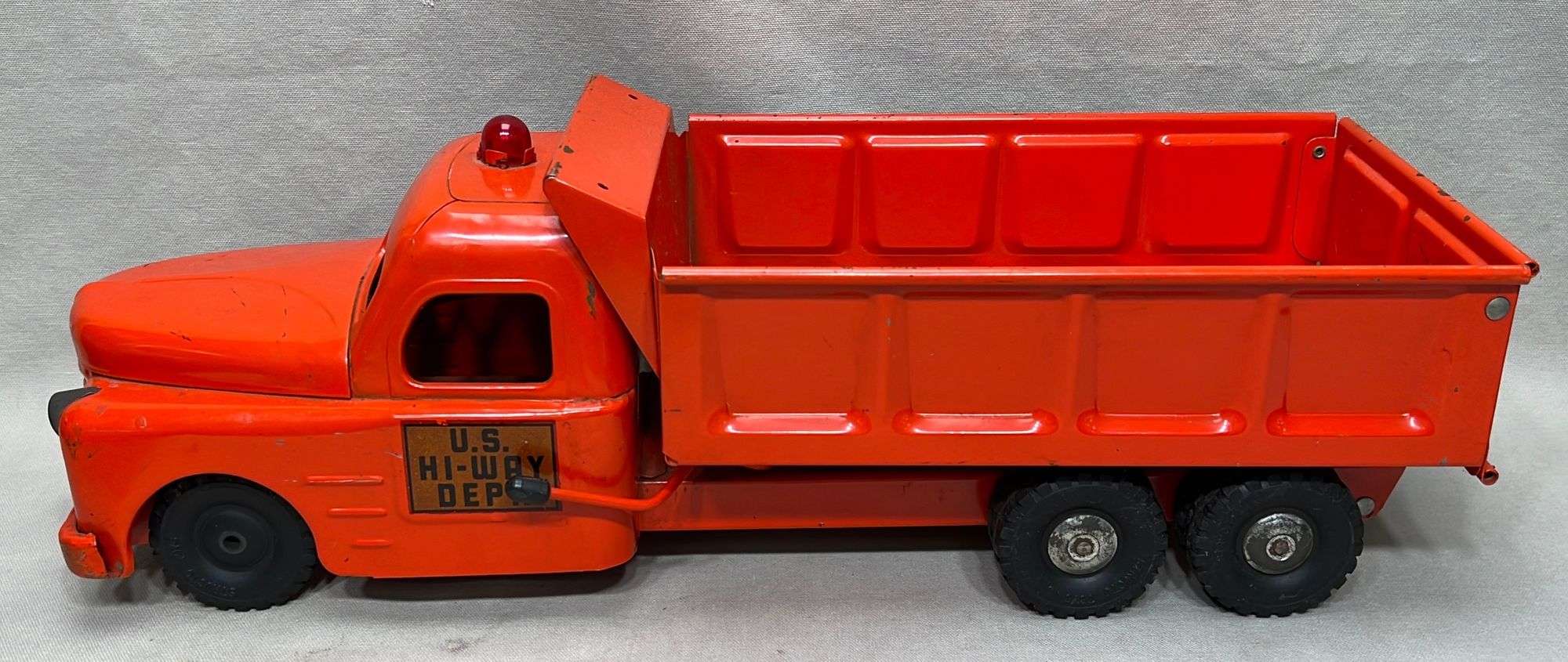 Appraisal: Structo US Hi-Way Dept pressed steel truck toymid th century